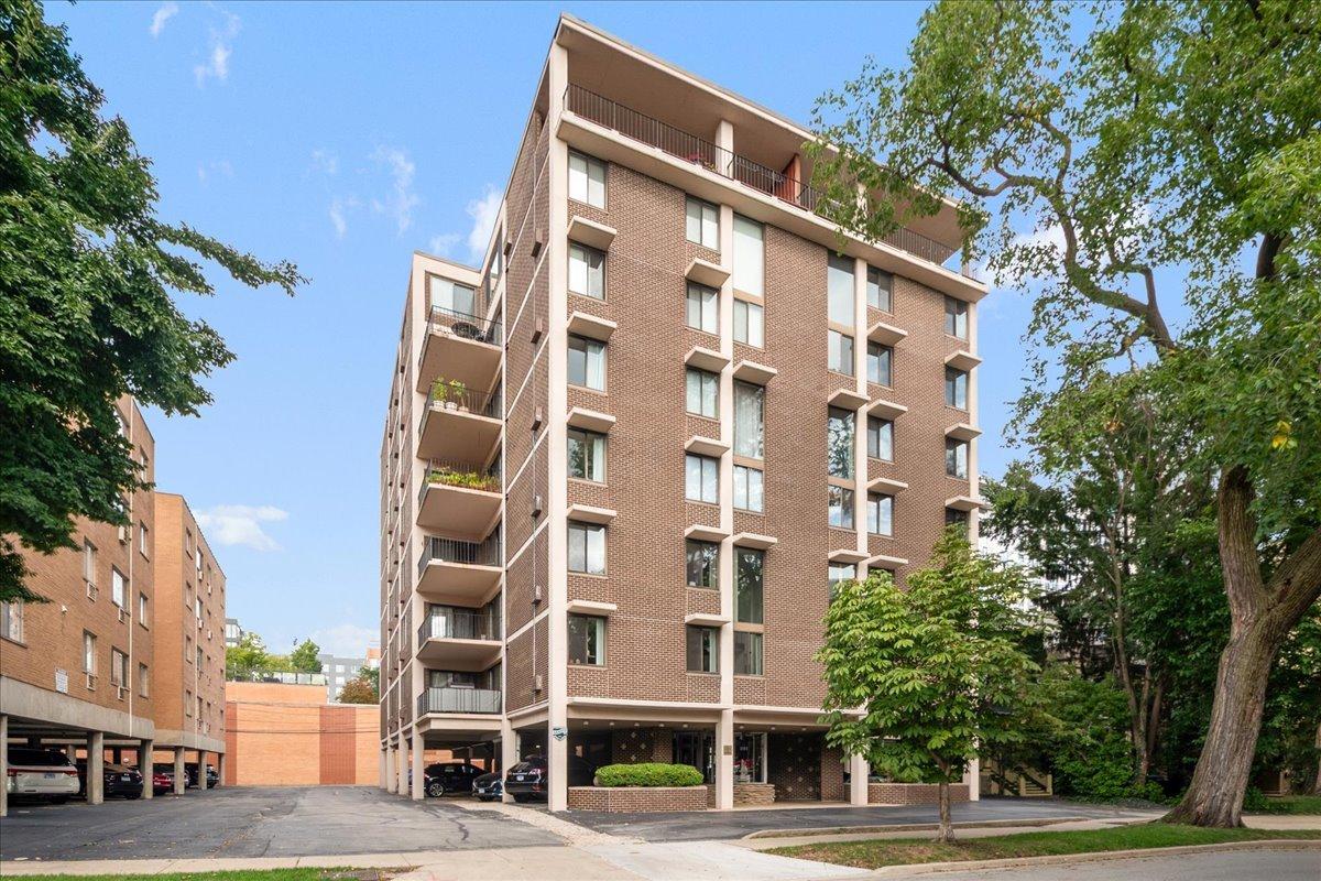 1111 Church St. #305, Evanston, IL 60201