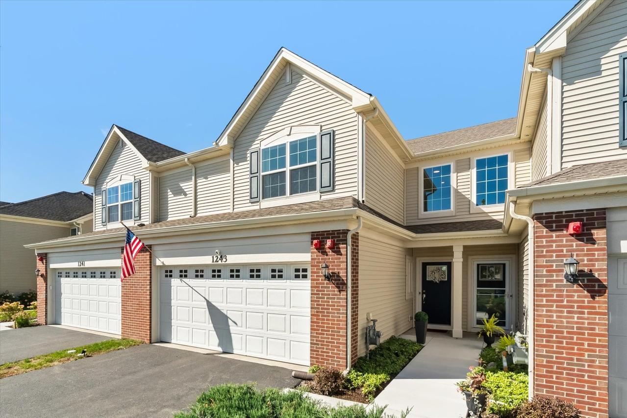 1243 Hawk Hollow Dr., Yorkville, IL 60560