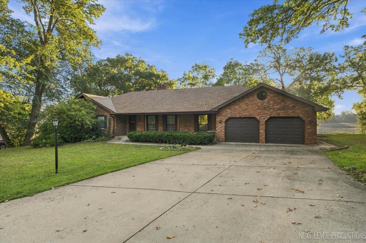 6S383 Shagbark Ln., Aurora, IL 60506