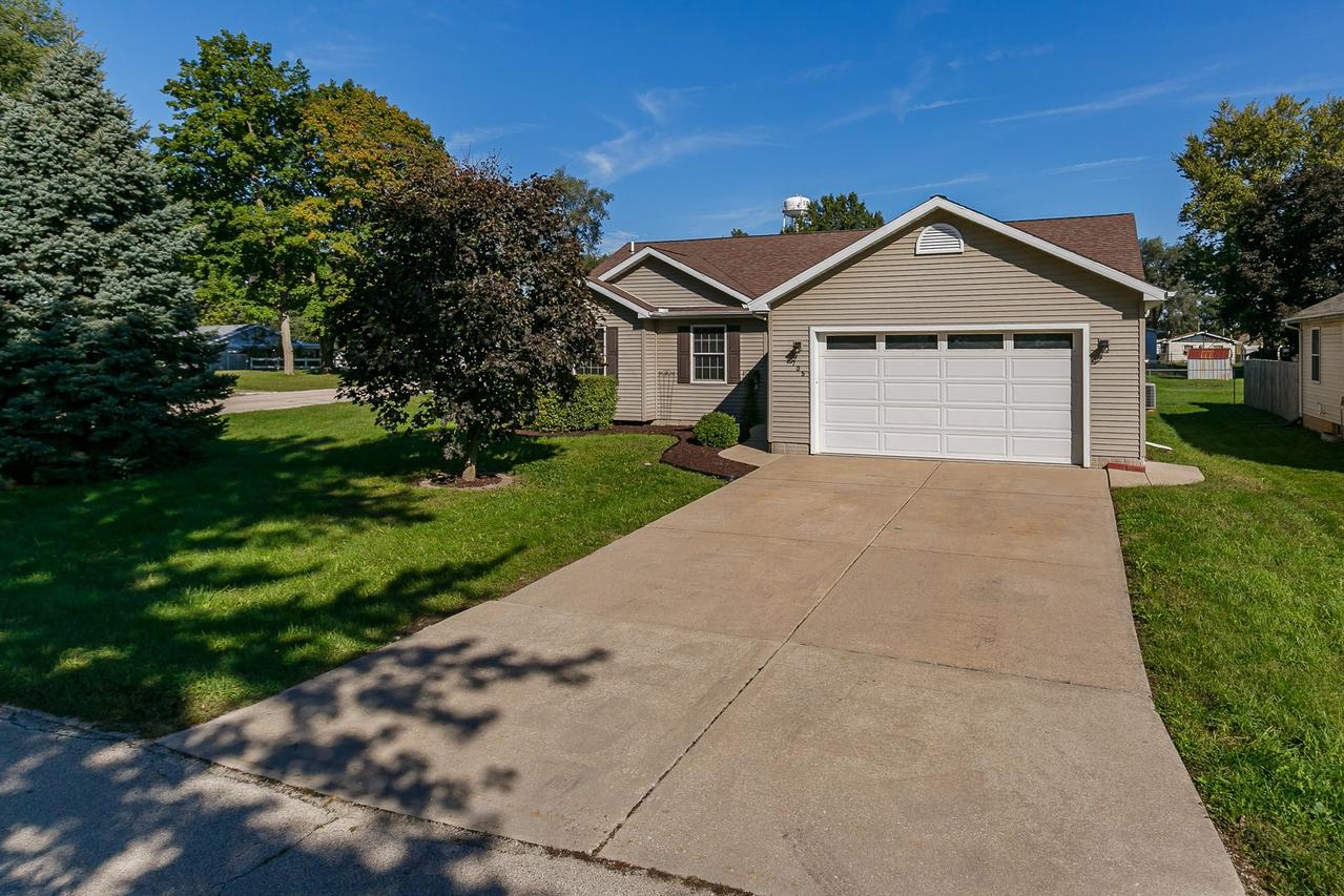 705 10th Ave., Colona, IL 61241