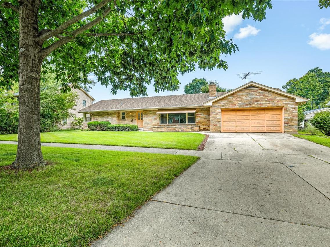 1324 S 3rd St., St. Charles, IL 60174