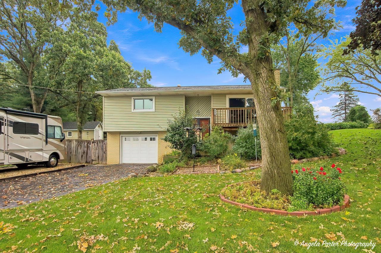 5104 E Lake Shore Dr., Wonder Lake, IL 60097
