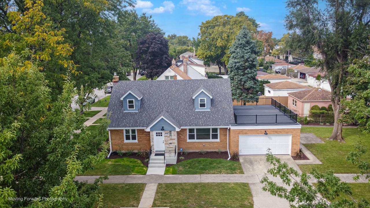 725 Hull Ave., Westchester, IL 60154