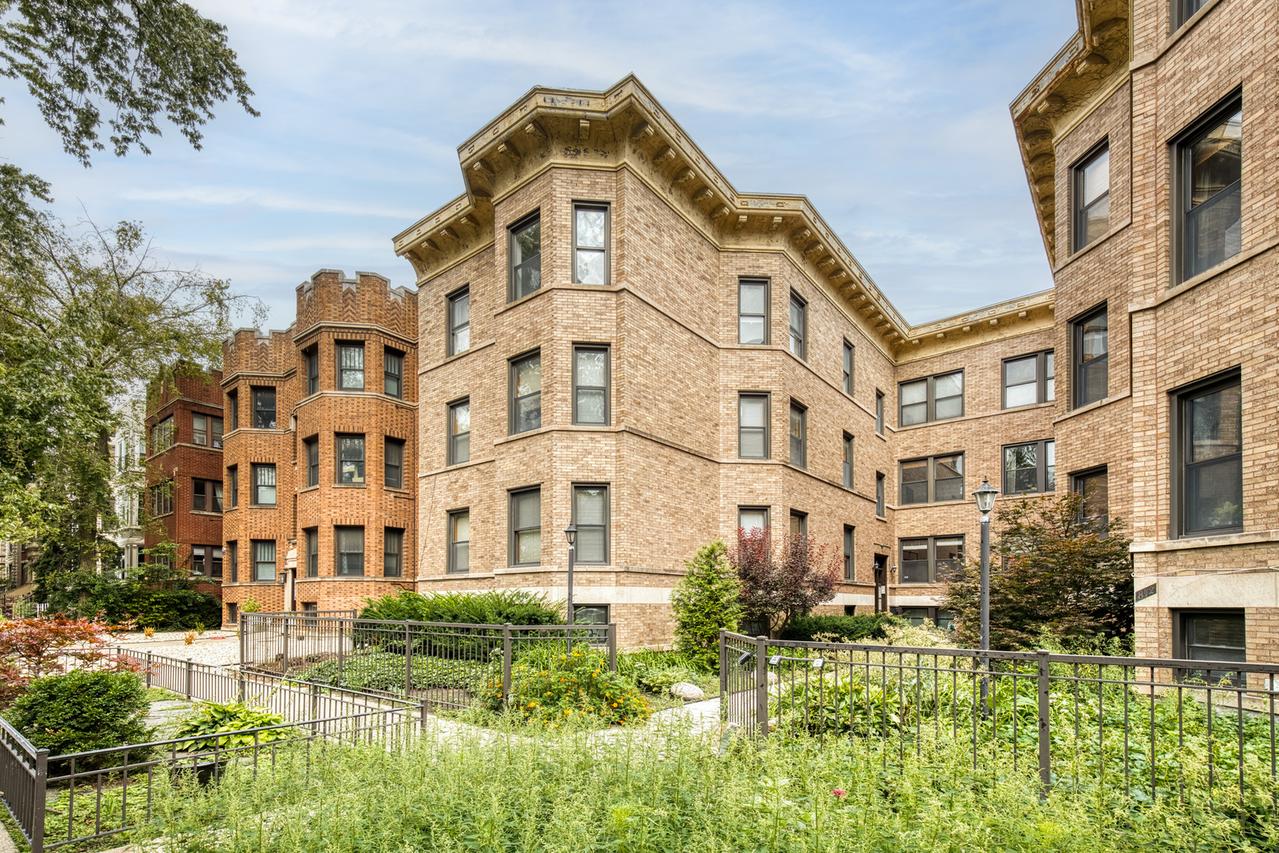 846 W Newport Ave. #2S, Chicago, IL 60657