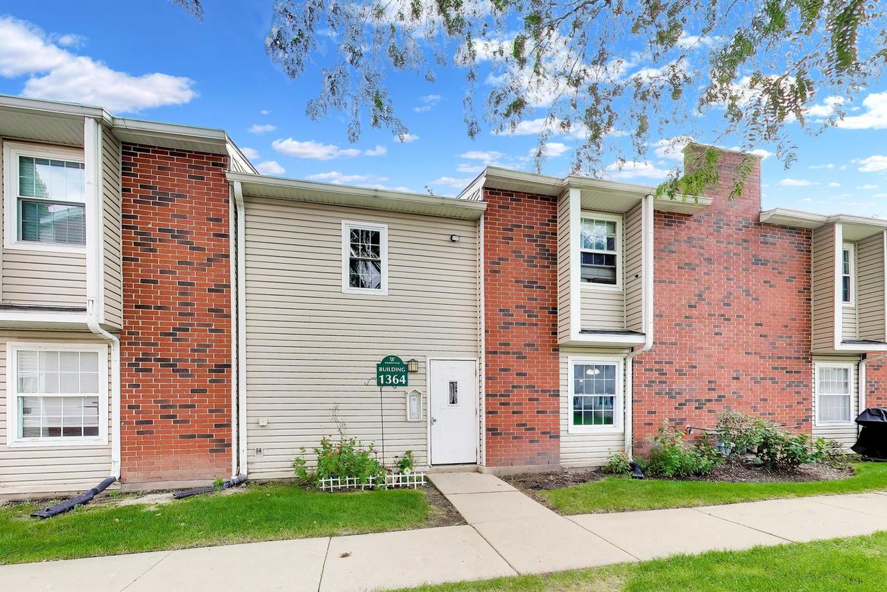 1364 E Wyndham Cir. #103, Palatine, IL 60074