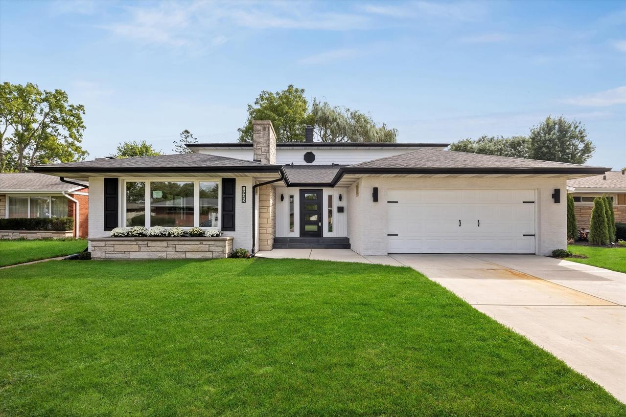 1425 Stonegate Rd., La Grange Park, IL 60526