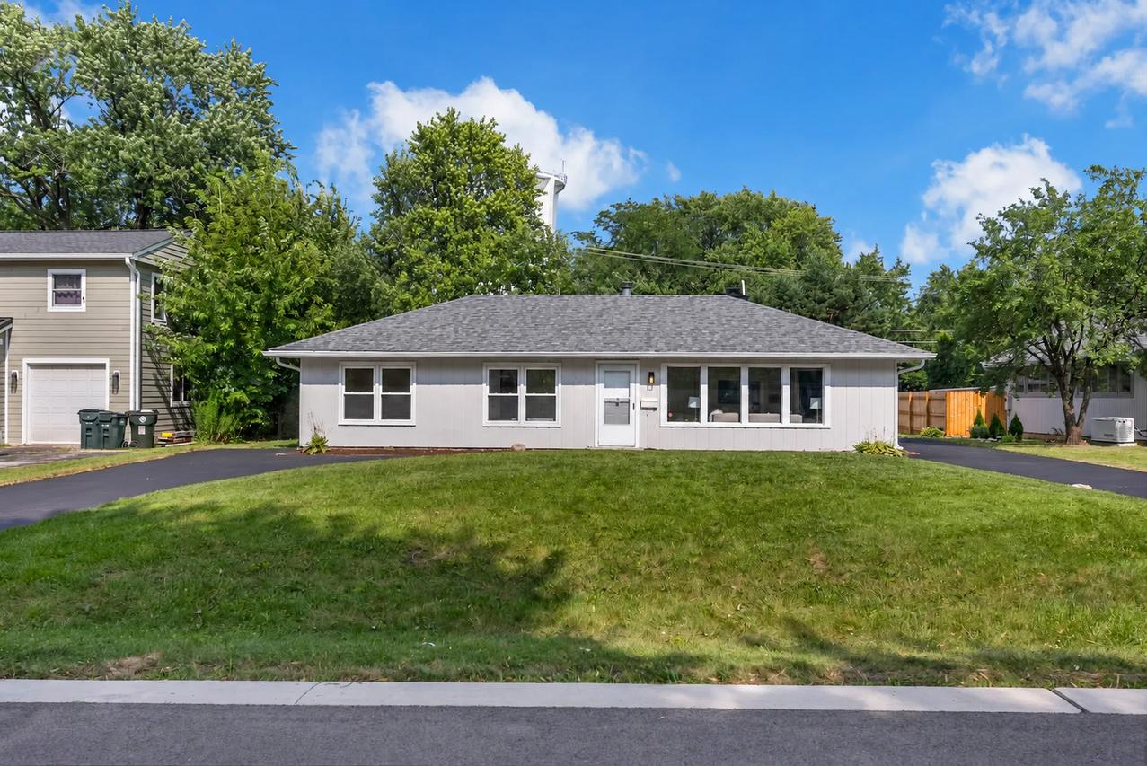 727 Skyline Dr., Barrington, IL 60010