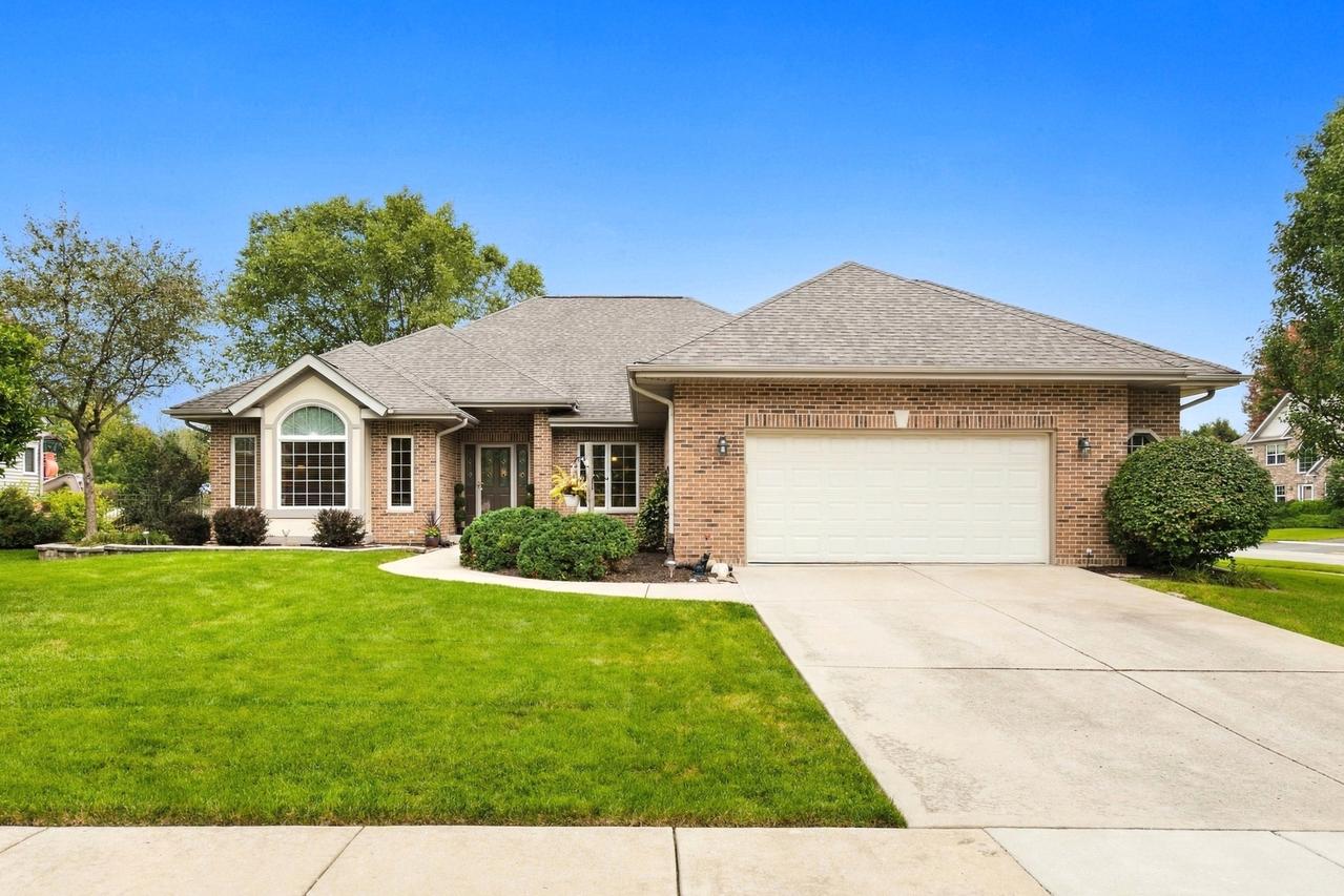 781 Arrowhead Dr., Yorkville, IL 60560