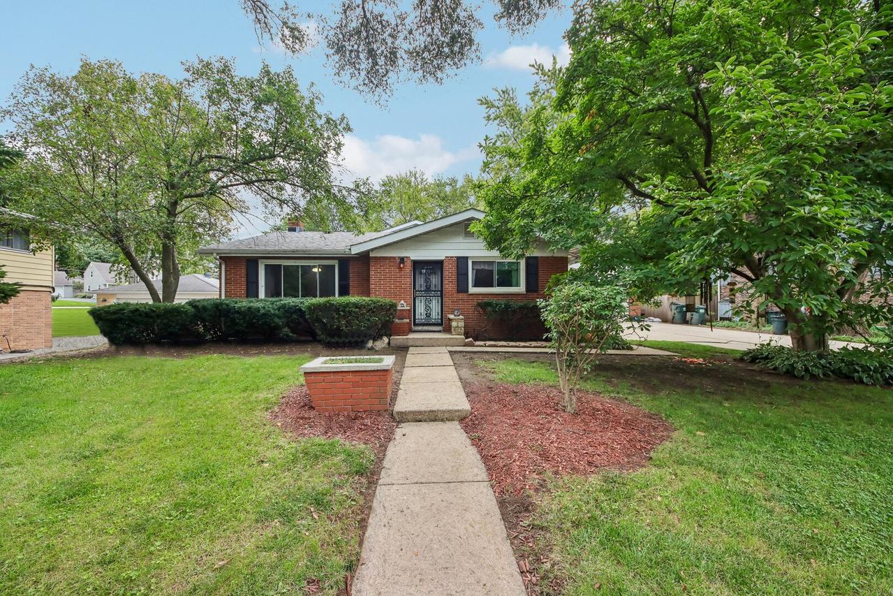 213 Edgemont St., Mundelein, IL 60060