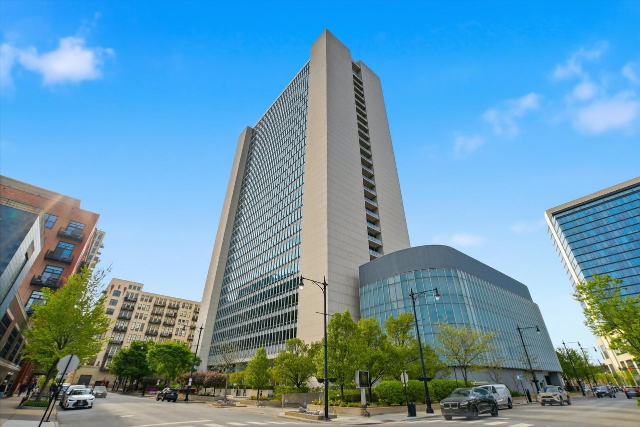 500 W Superior St. #1010, Chicago, IL 60654