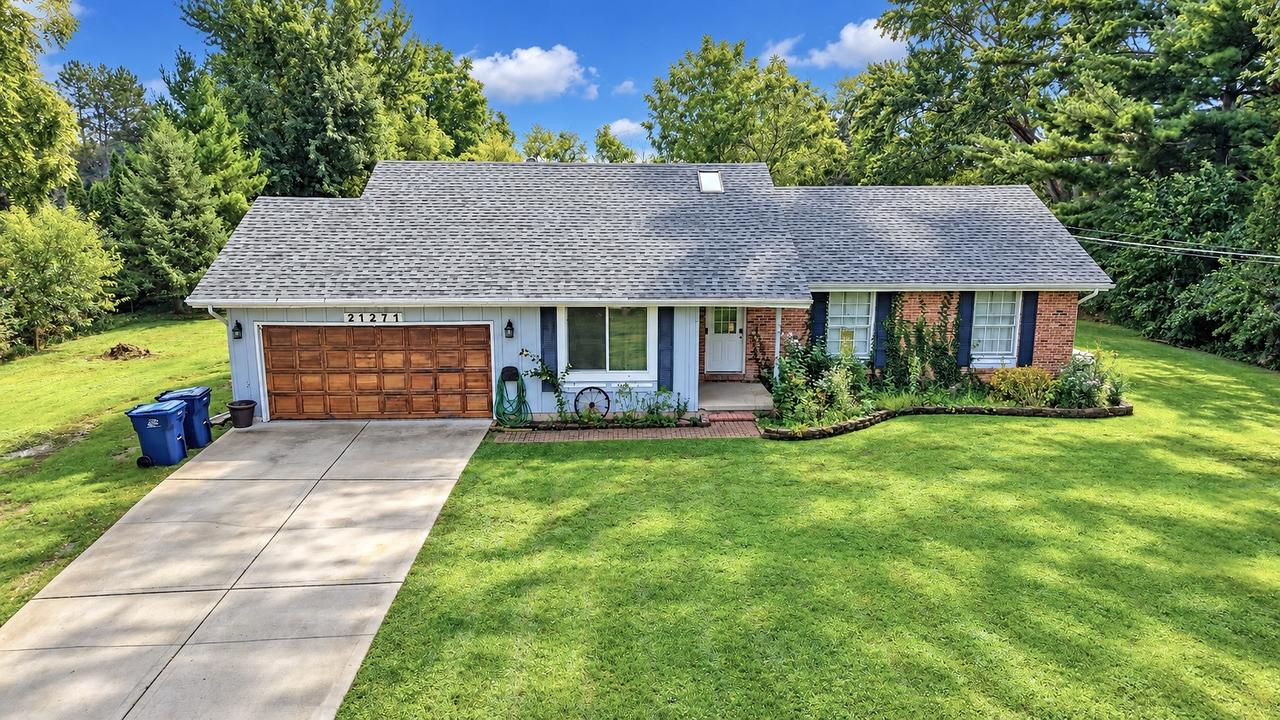 21271 W Park Dr., Lake Villa, IL 60046