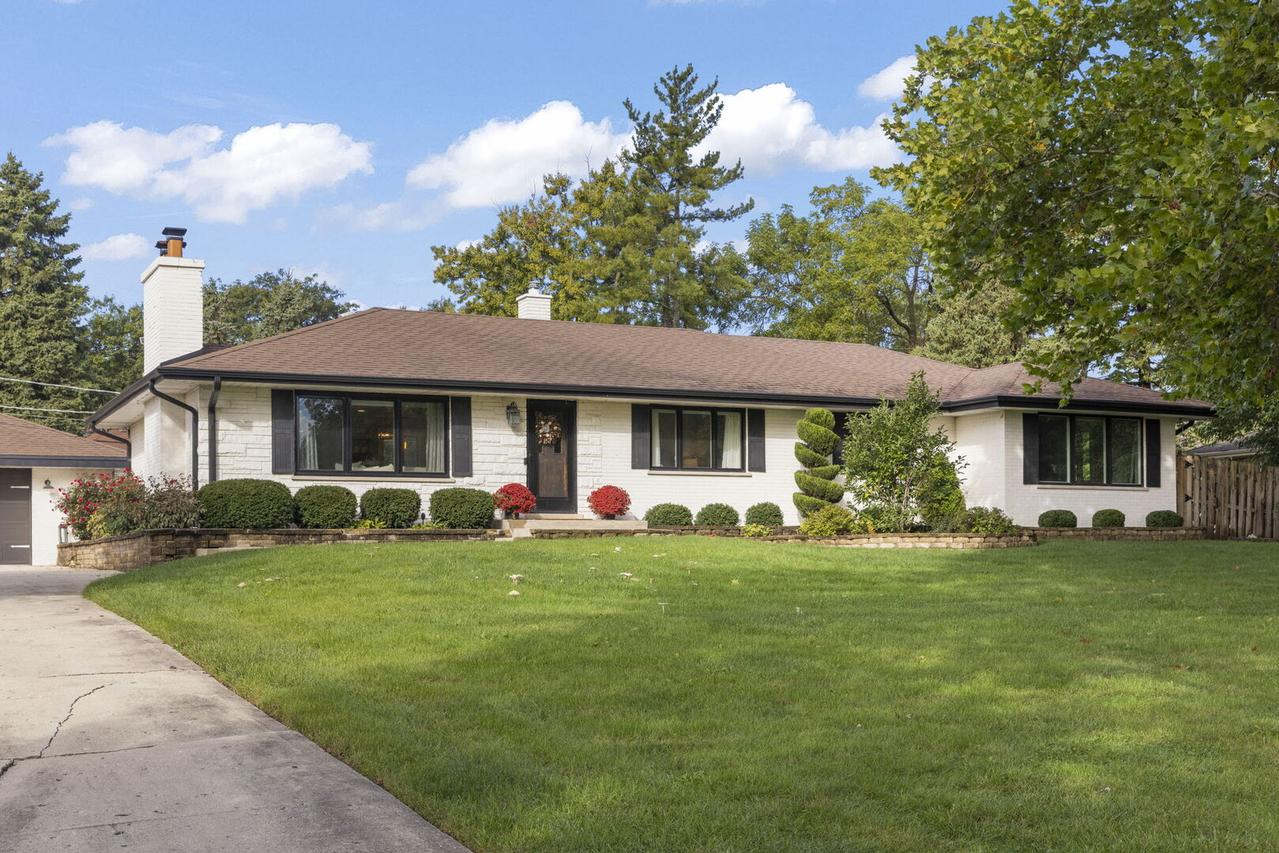 390 S Kenilworth Ave., Glen Ellyn, IL 60137