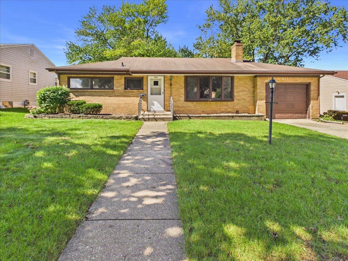 919 Woodland Dr., Rockford, IL 61108