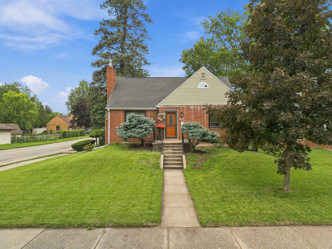 616 W 11th St., Sterling, IL 61081