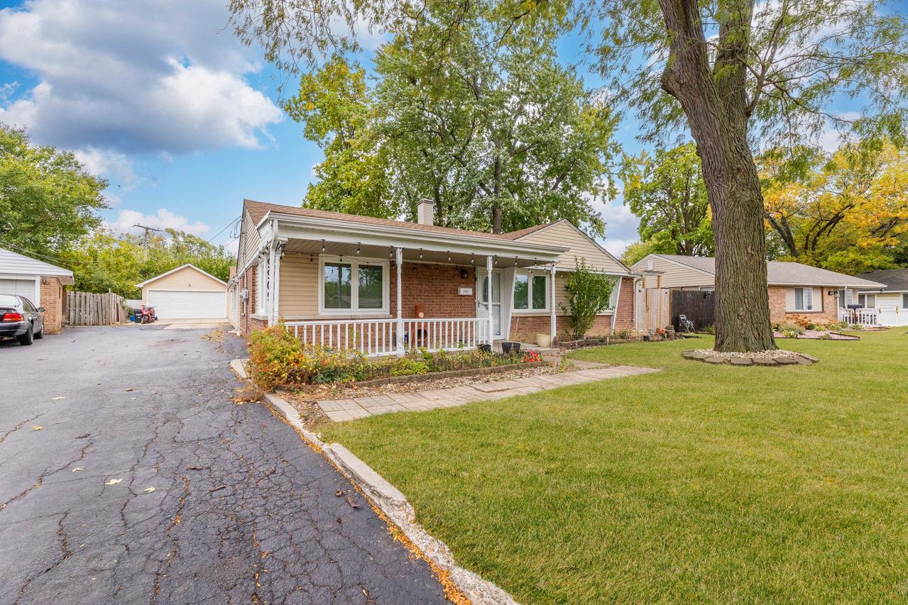 9909 Elm Circle Dr., Oak Lawn, IL 60453