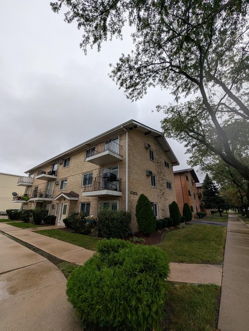 6025 W 64th Pl. #6, Chicago, IL 60638