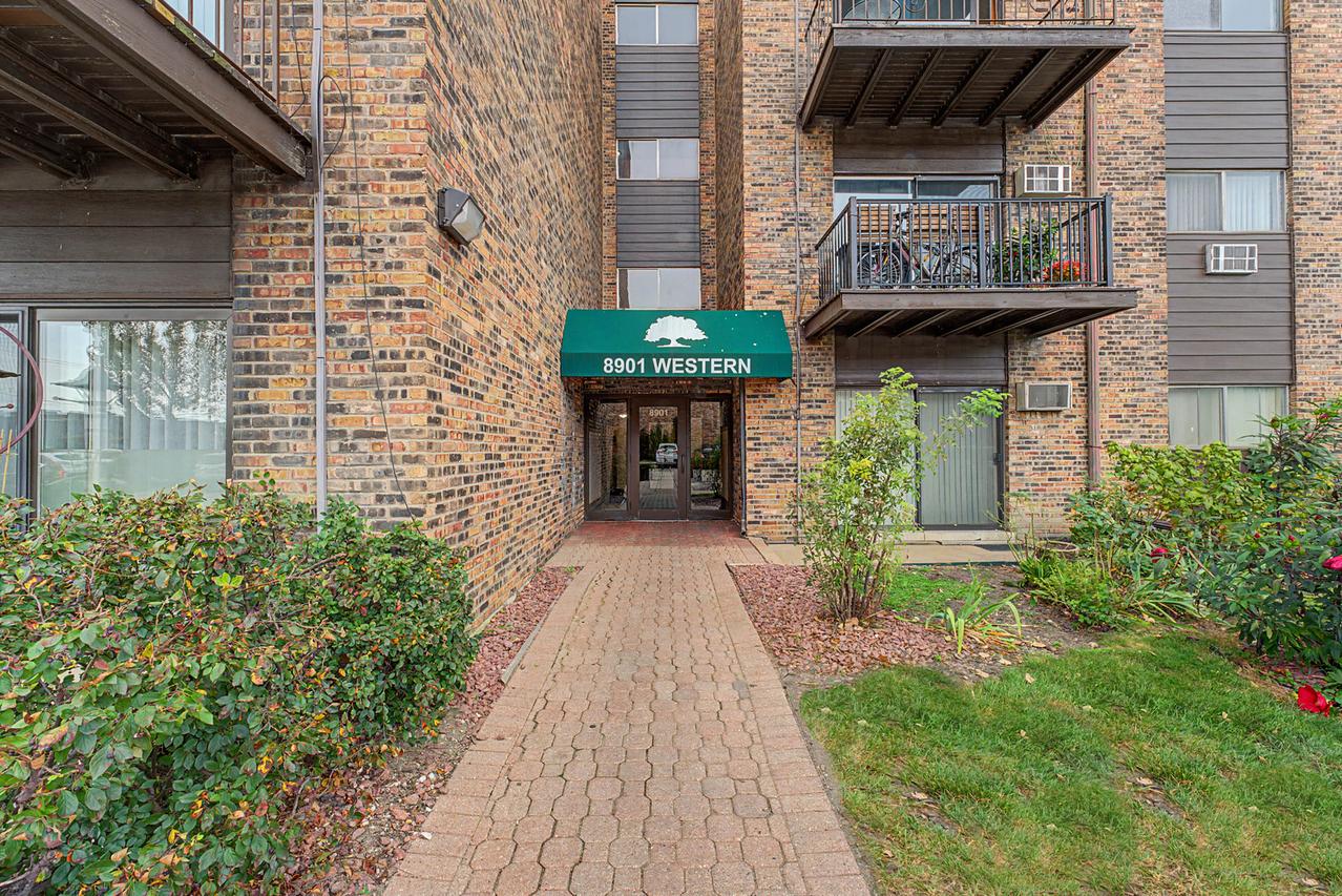 8901 N Western Ave. #A104, Des Plaines, IL 60016