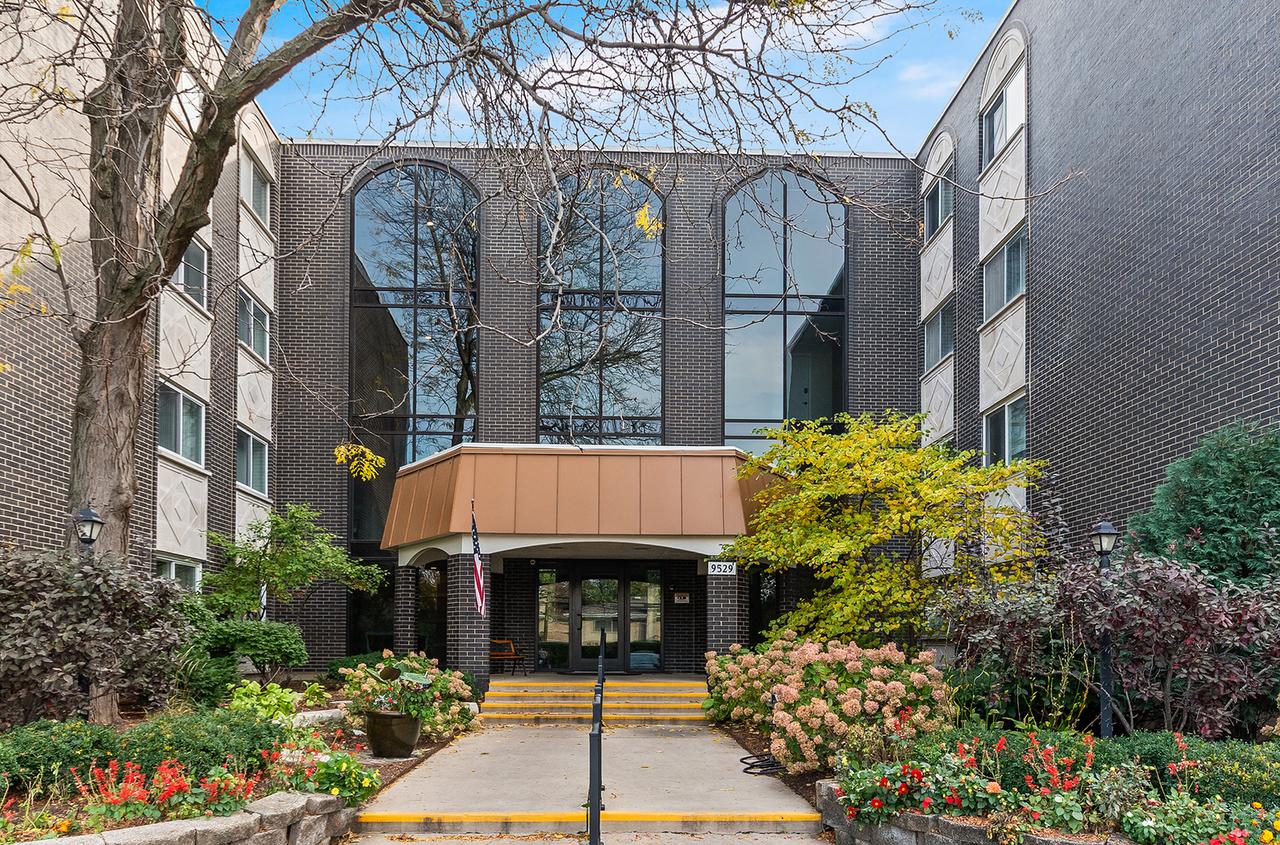 9529 Bronx Ave. #116, Skokie, IL 60077