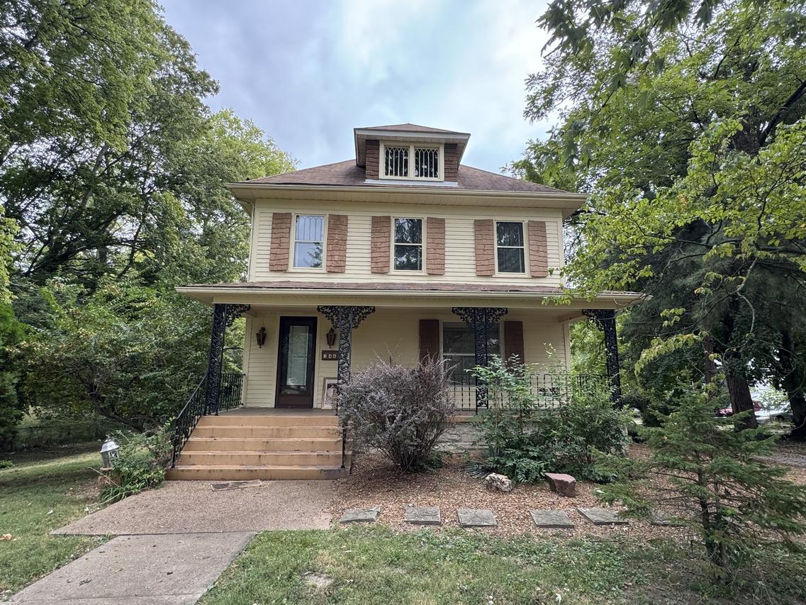 146 N Washington St., Duquoin, IL 62832