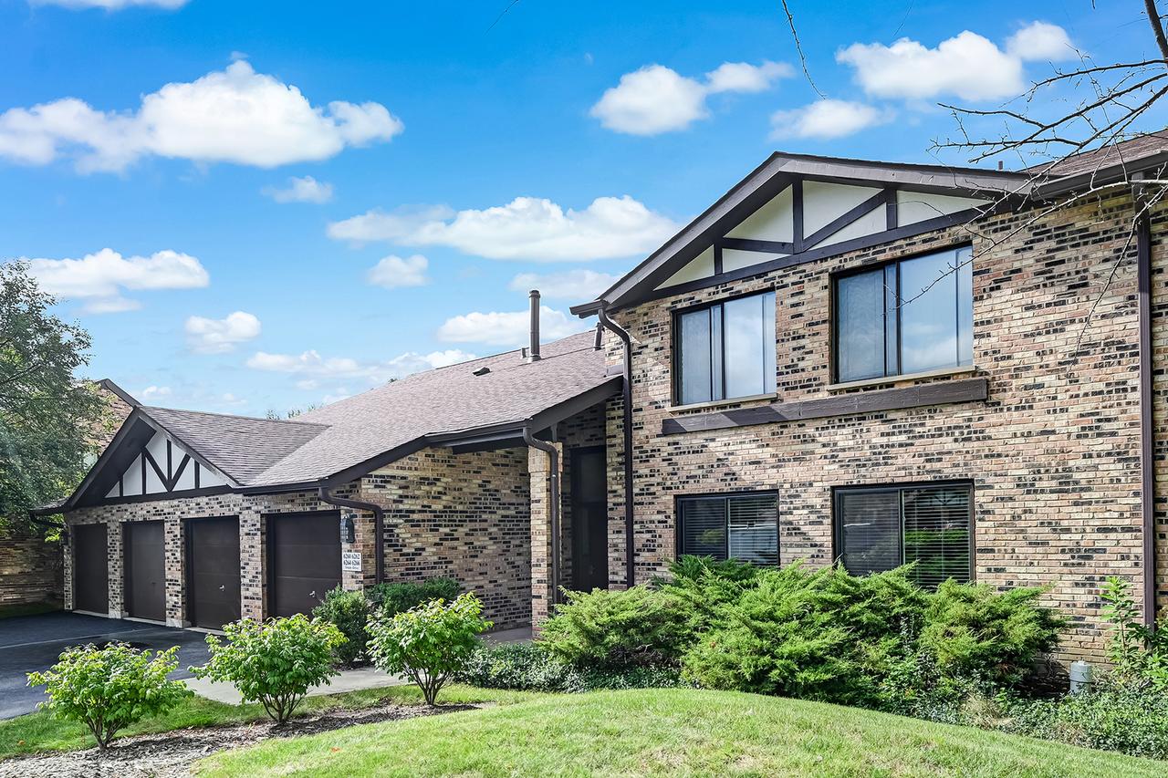 6262 Trinity Dr. #1B, Lisle, IL 60532