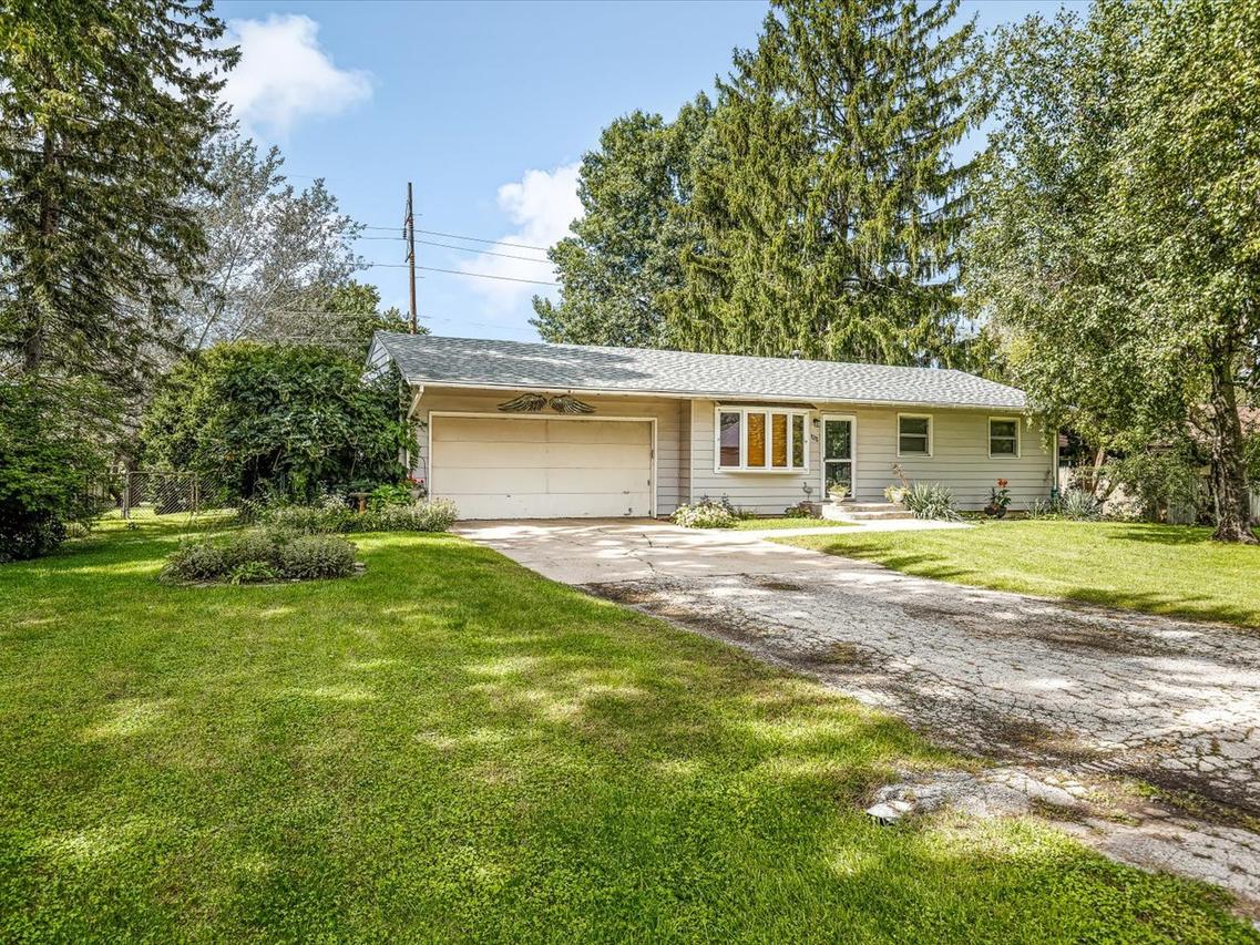 1212 Crystal Dr., Machesney Park, IL 61115