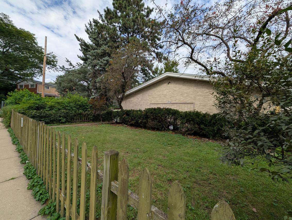 1958 W Morse Ave. #A, Chicago, IL 60626