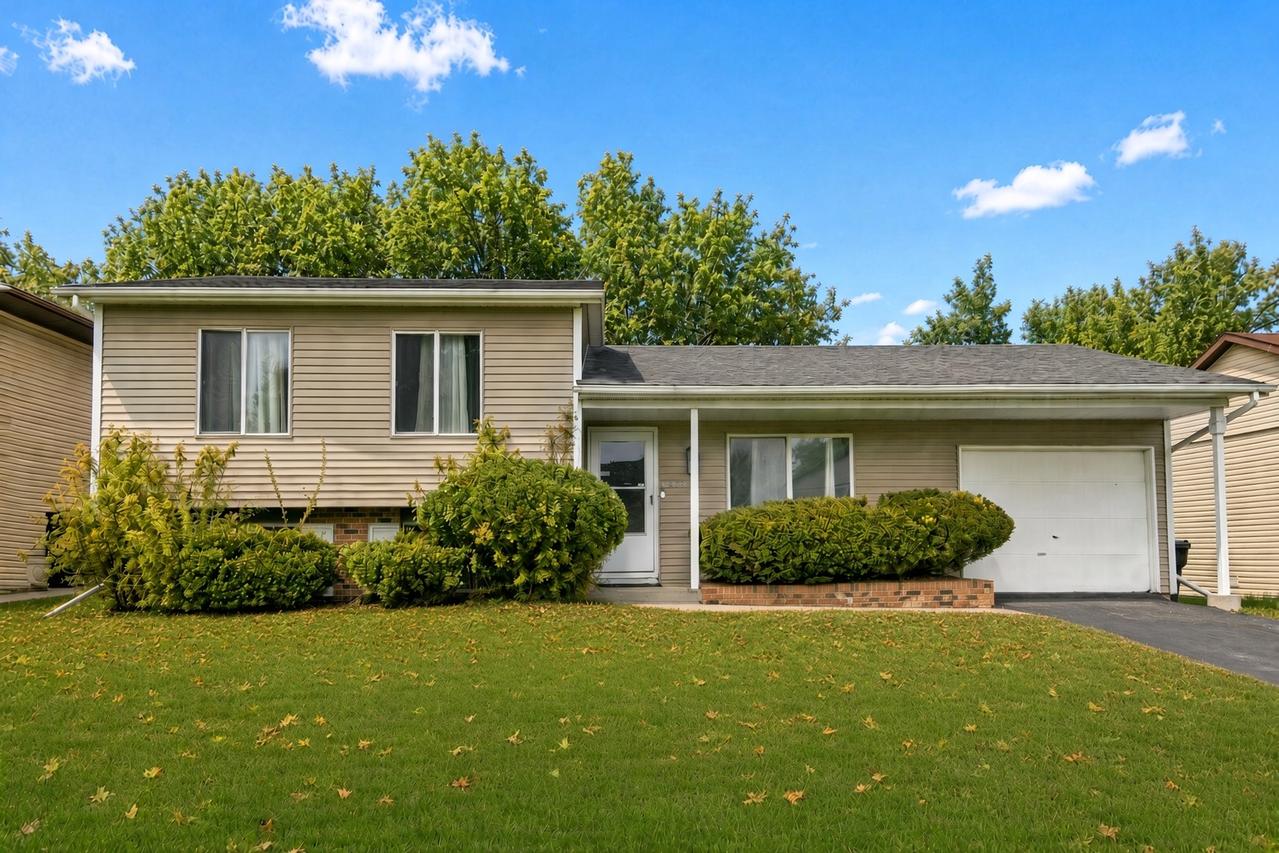 18200 Fountainbleau Dr., Hazel Crest, IL 60429