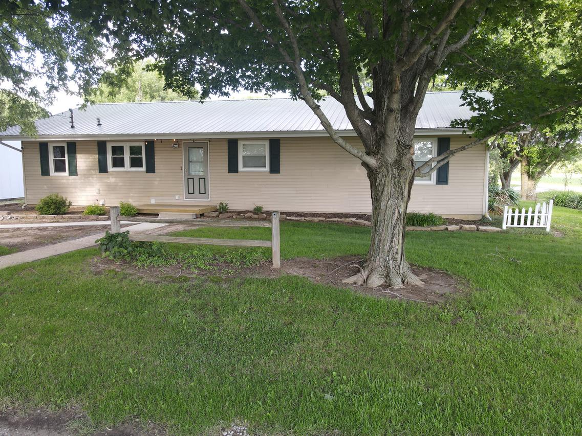 1377 N County Road 750 Rd., Toledo, IL 62468