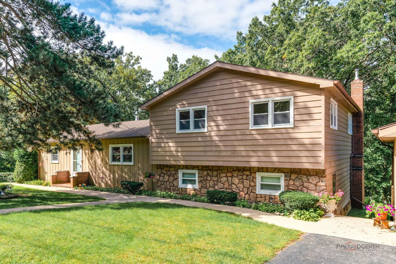 39152 N West End Dr., Spring Grove, IL 60081