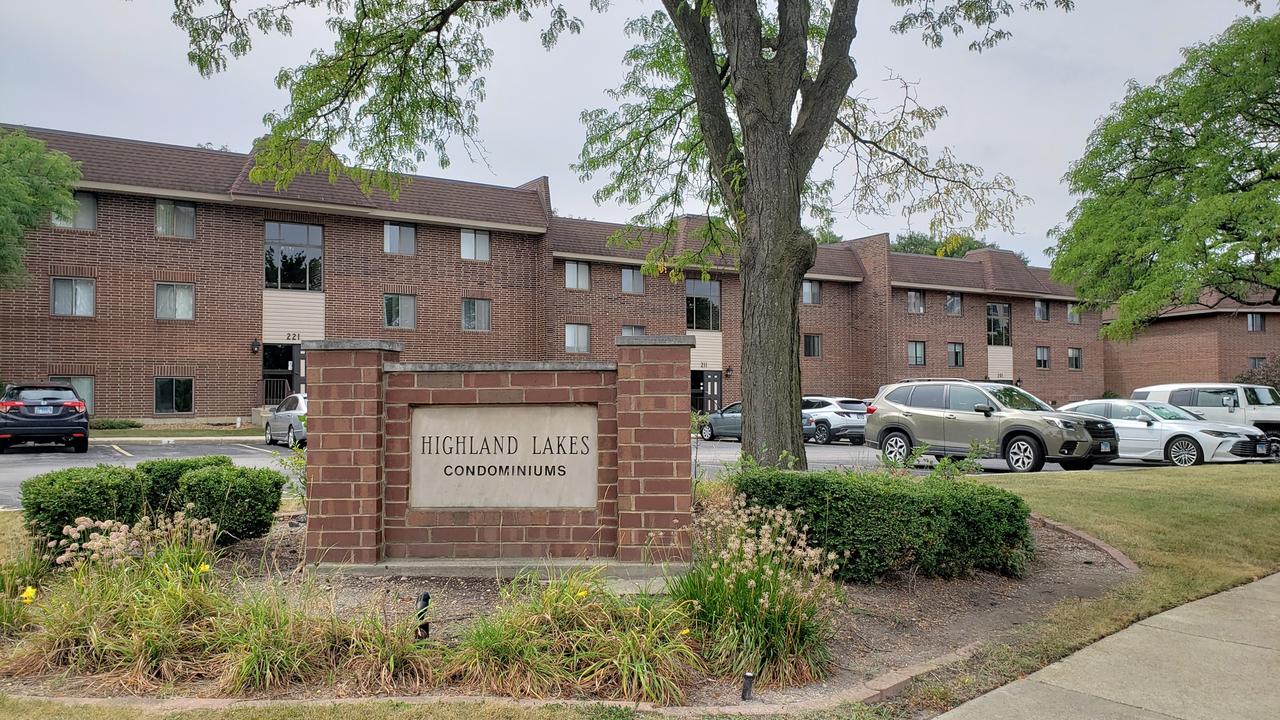 211 E Janata Ave. #3B, Lombard, IL 60148