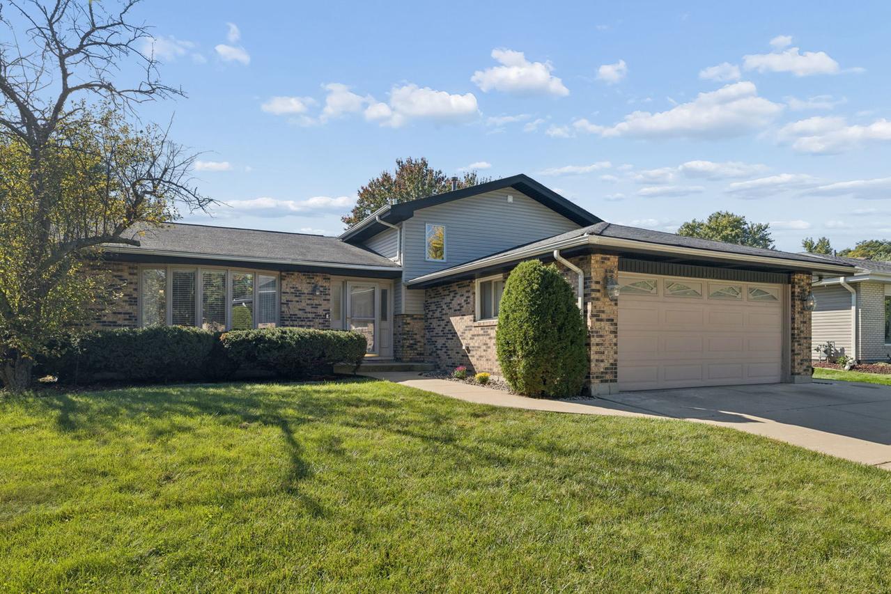 1613 Alamance Pl., Downers Grove, IL 60516