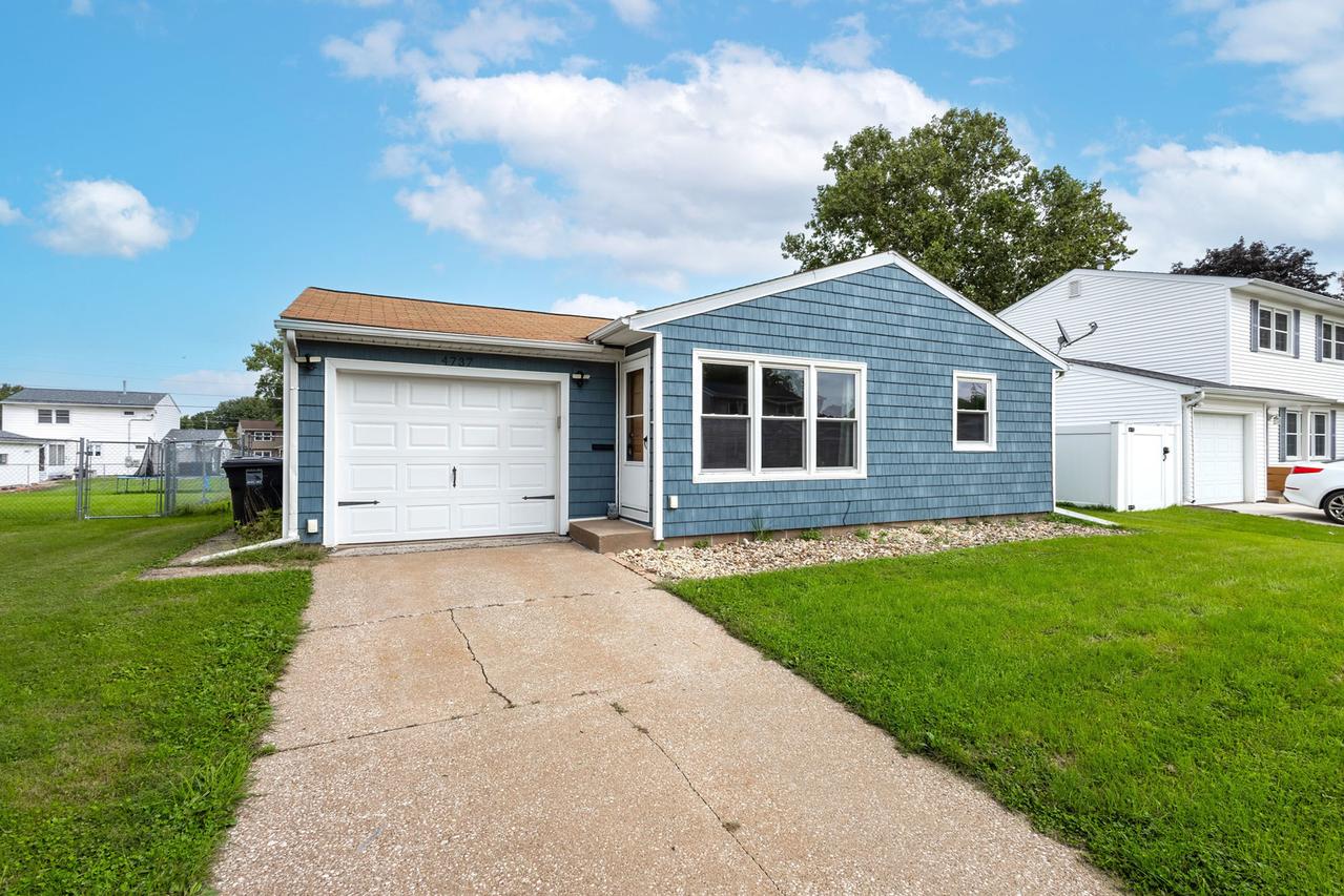 4737 19th Ave., Moline, IL 61265