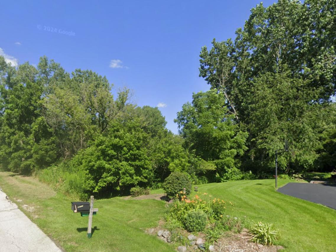 28587 N Monroe St., Wauconda, IL 60084