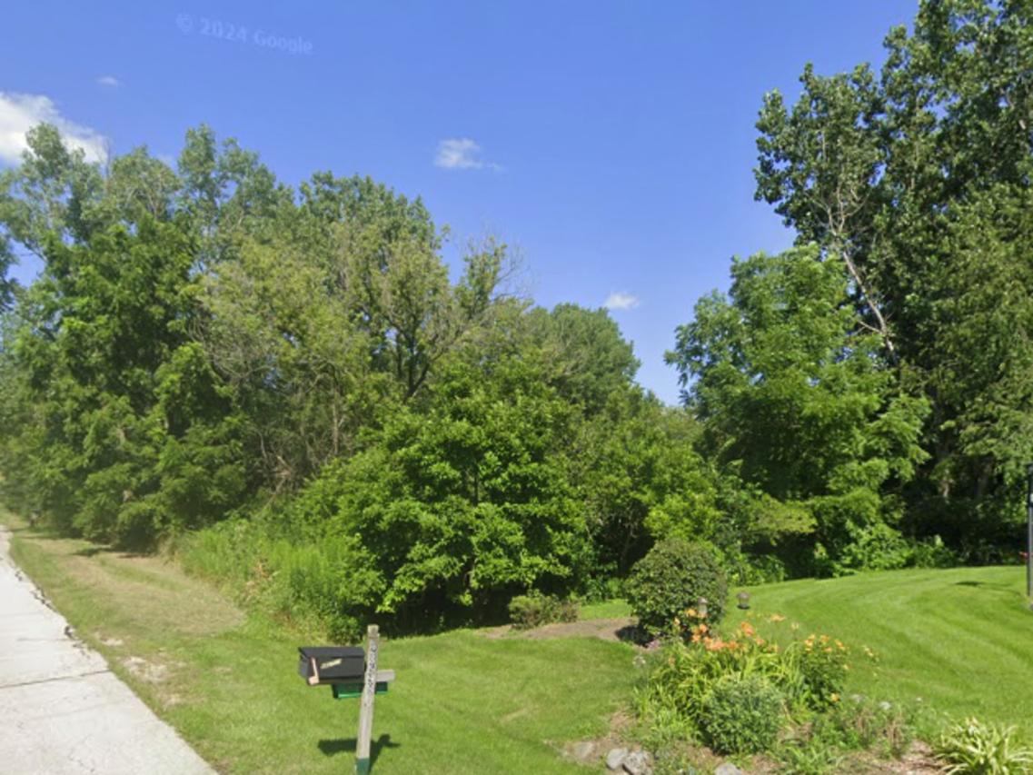 28613 N Monroe St., Wauconda, IL 60084