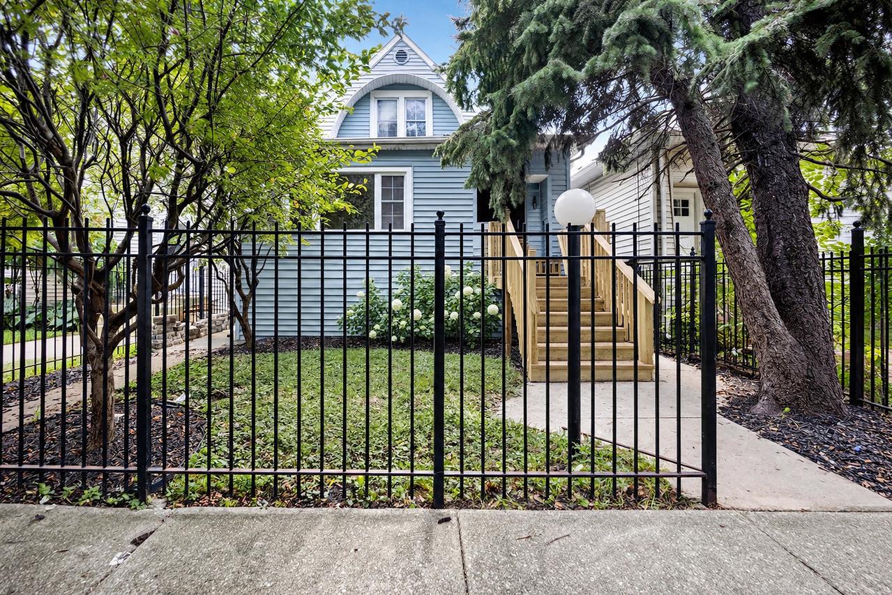4829 W Hutchinson St., Chicago, IL 60641