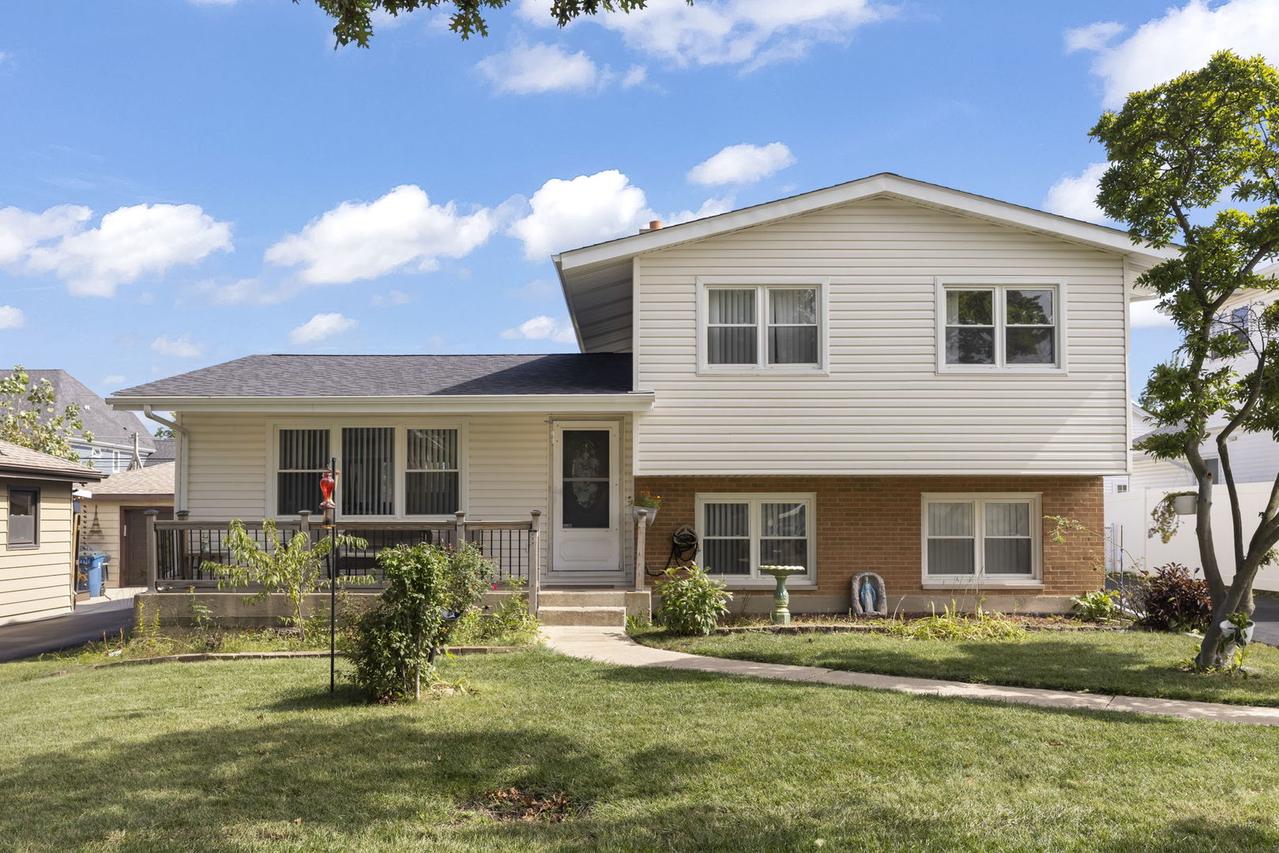 639 N Indiana St., Elmhurst, IL 60126