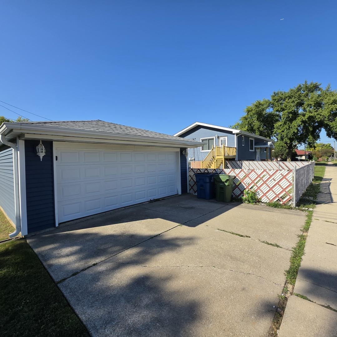 10301 Minnick Ave., Oak Lawn, IL 60453