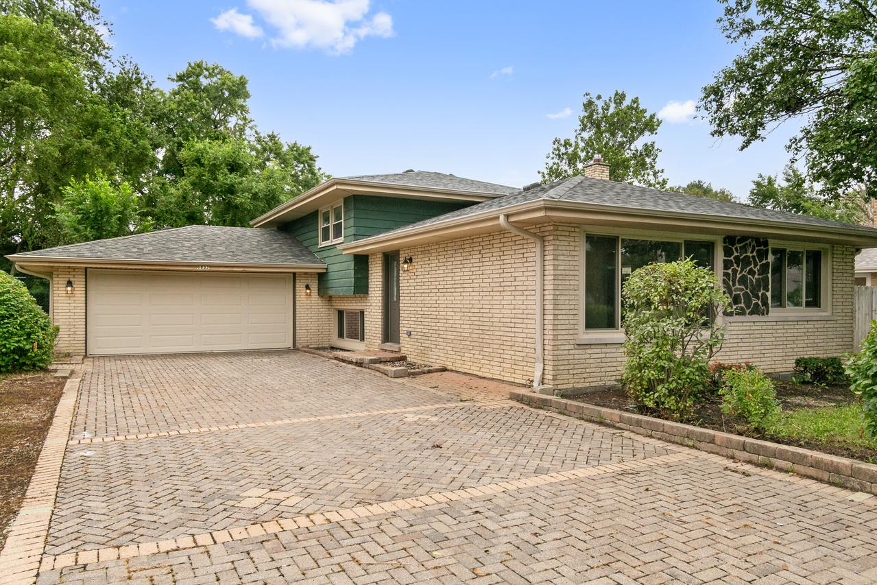 6833 W 127th St., Palos Heights, IL 60463