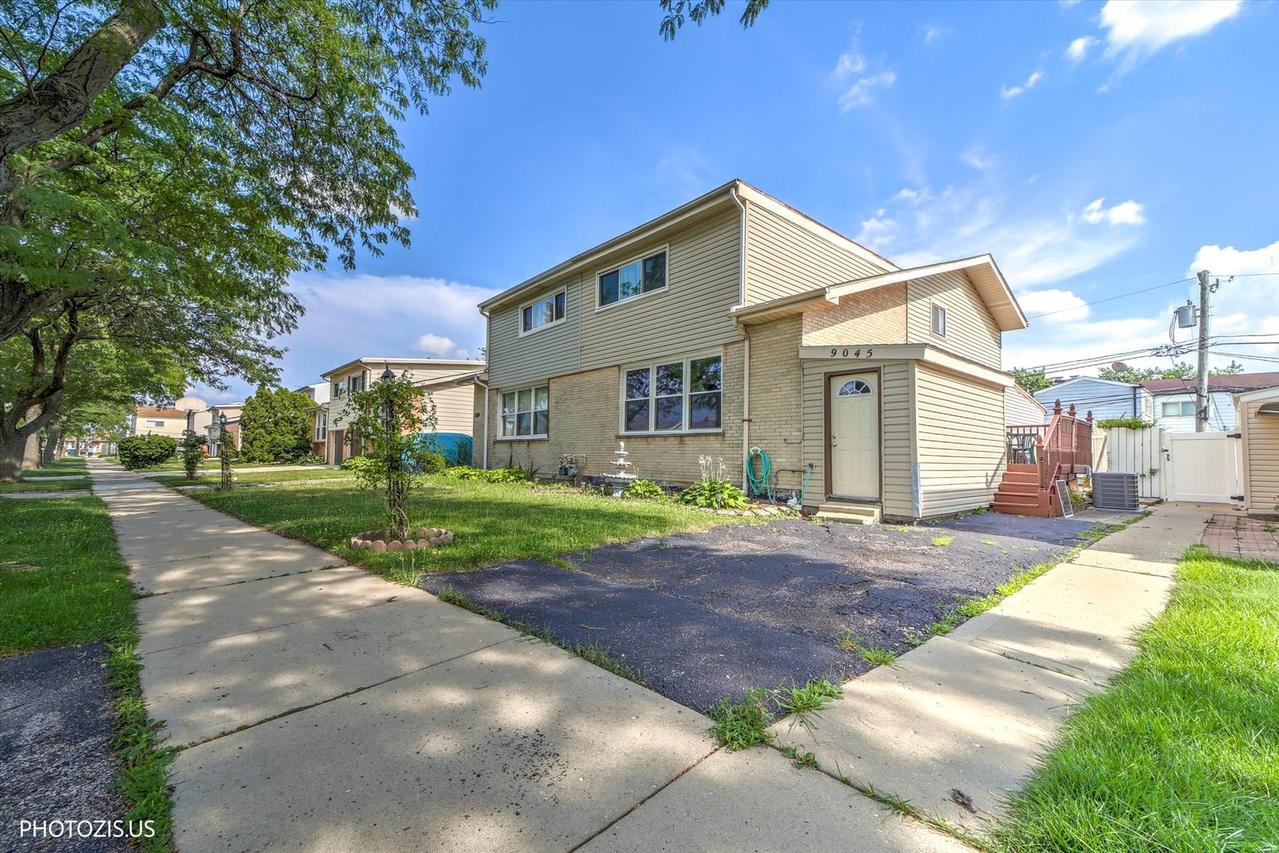 9045 Emerson Dr., Des Plaines, IL 60016