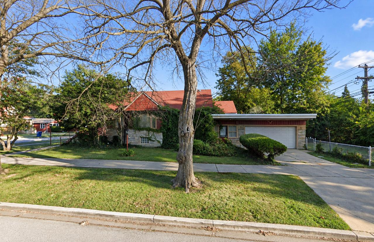 2039 S 2nd Ave., Maywood, IL 60153