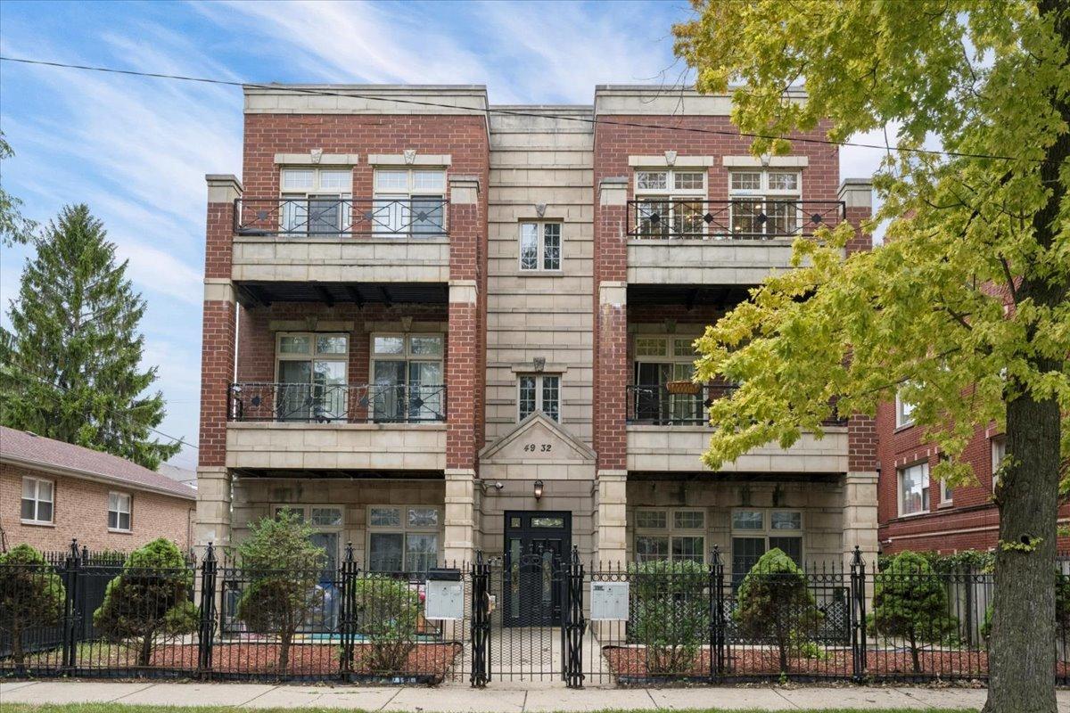 4932 N Harding Ave. #3N, Chicago, IL 60625
