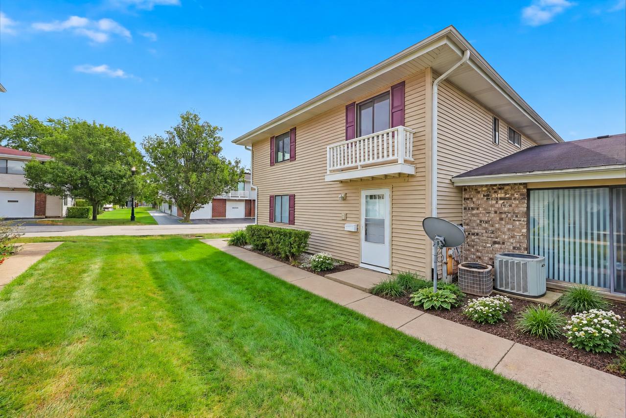 18 Eastham Ct., Schaumburg, IL 60193