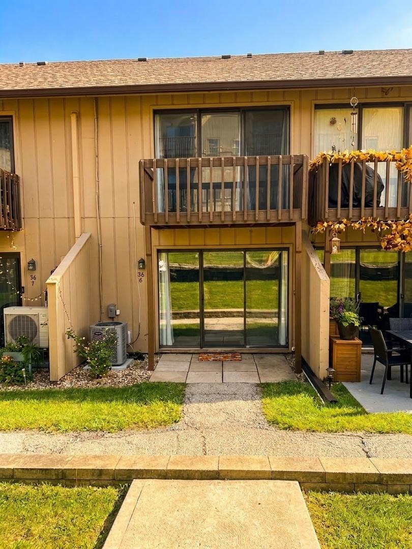 56 Vail Colony #6, Fox Lake, IL 60020