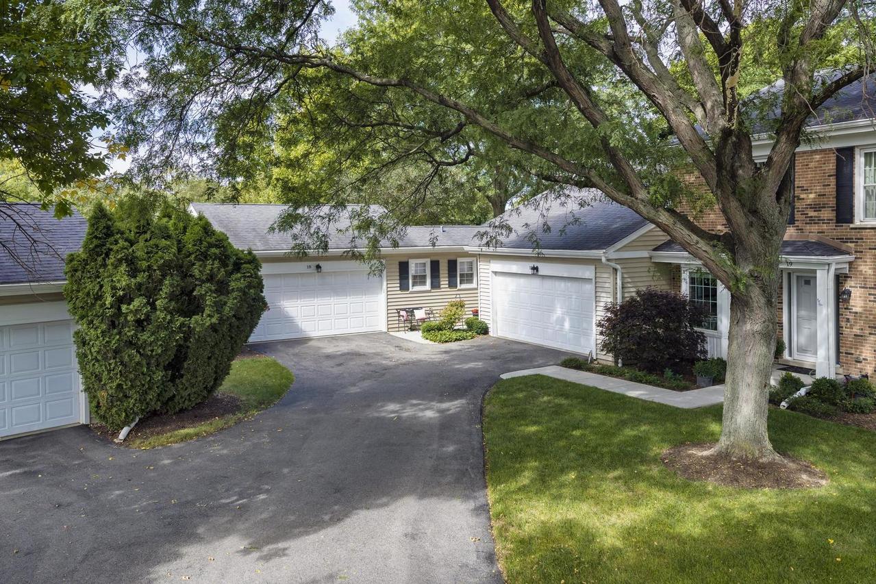 18 The Court Of Greenway Ct., Northbrook, IL 60062