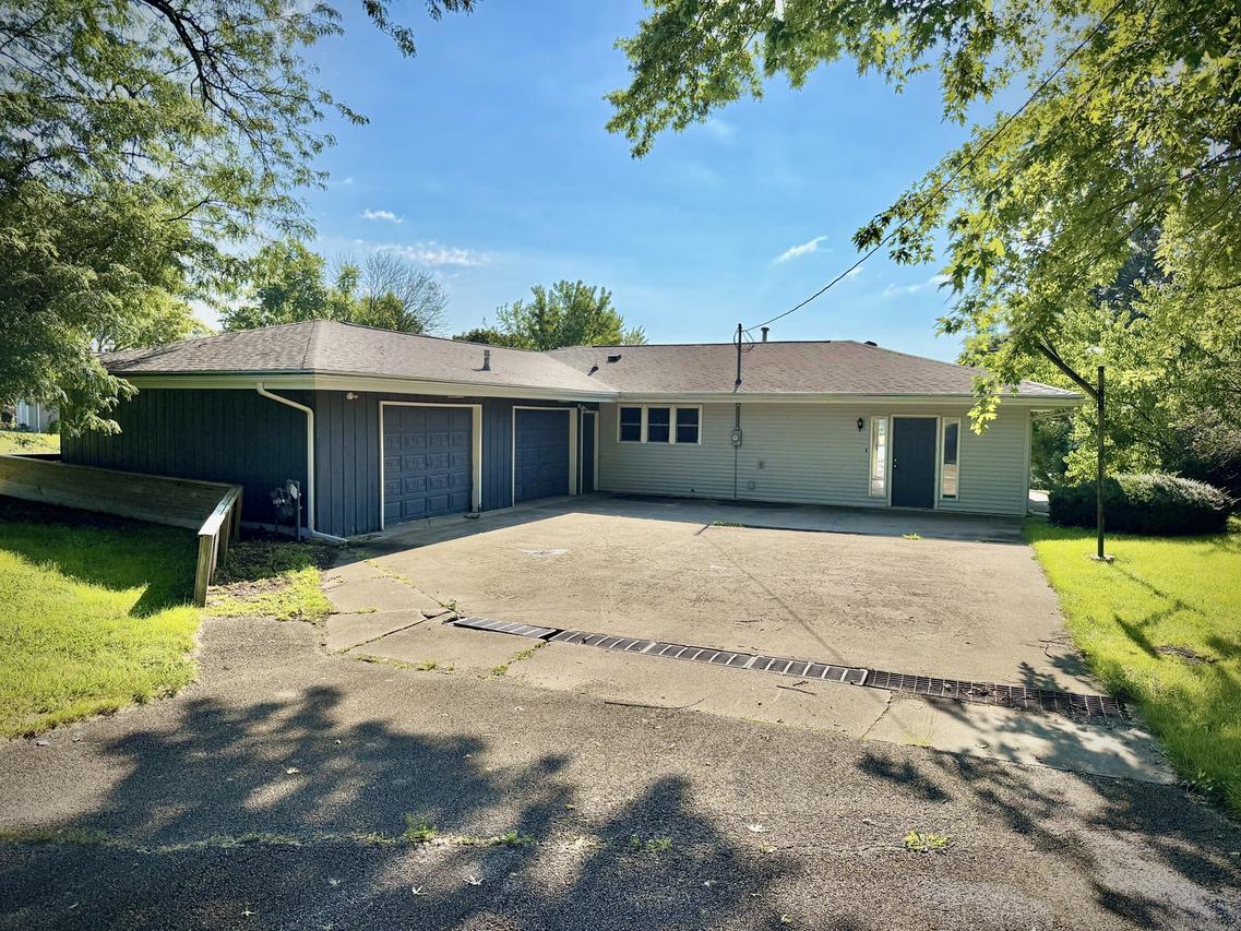 1100 Sunset Dr., Loda, IL 60948