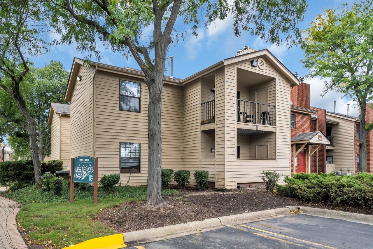 2060 N Rand Rd. #101, Palatine, IL 60074