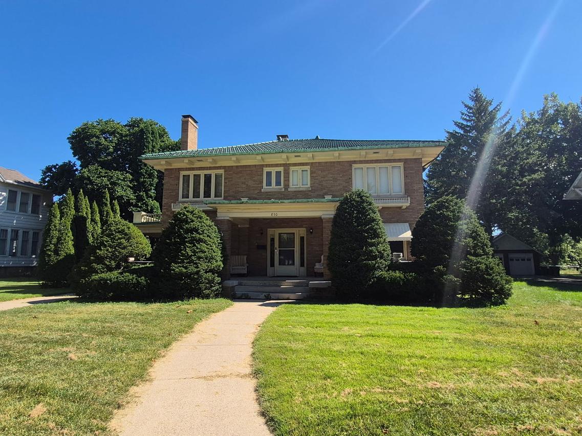810 Locust St., Sterling, IL 61081