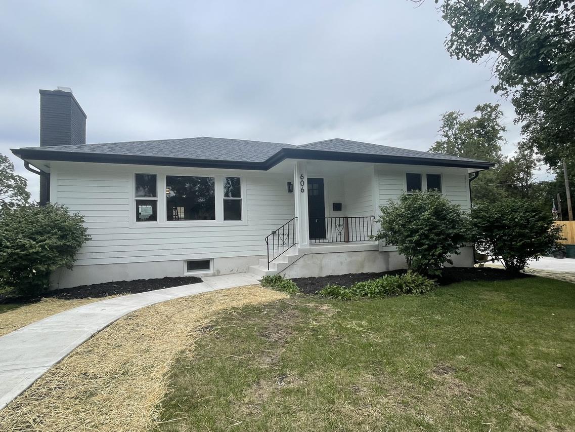 606 E Washington St., Villa Park, IL 60181