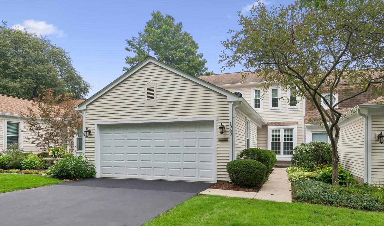 1969 Wexford Cir., Wheaton, IL 60189