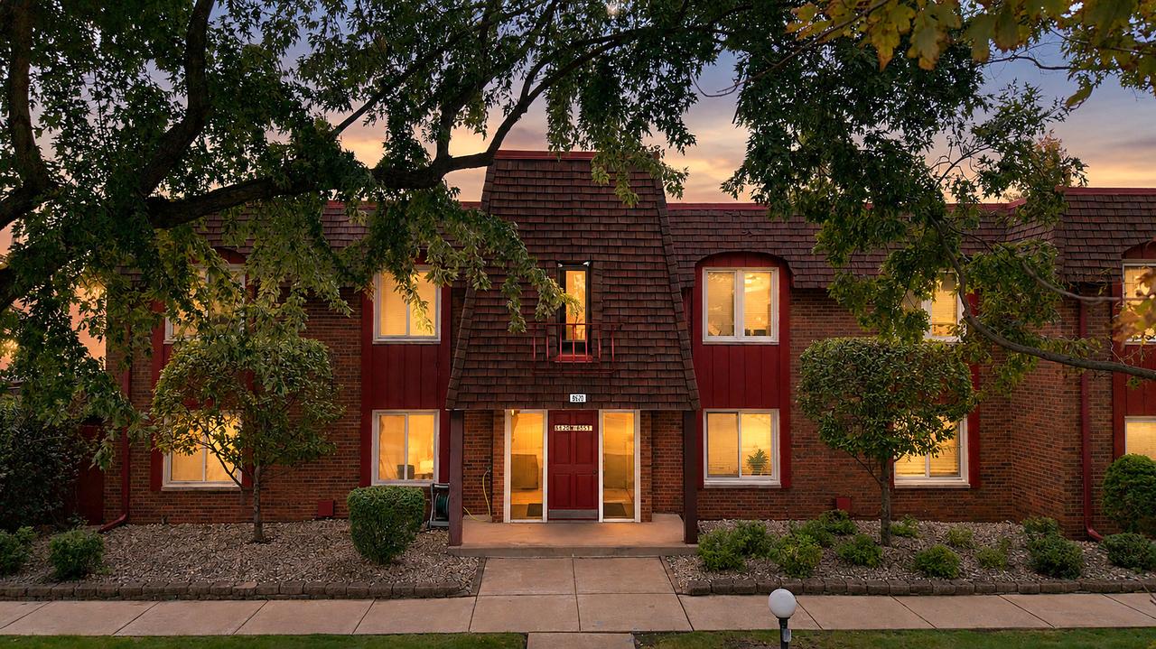 8620 W 95th St. #1A2, Hickory Hills, IL 60457